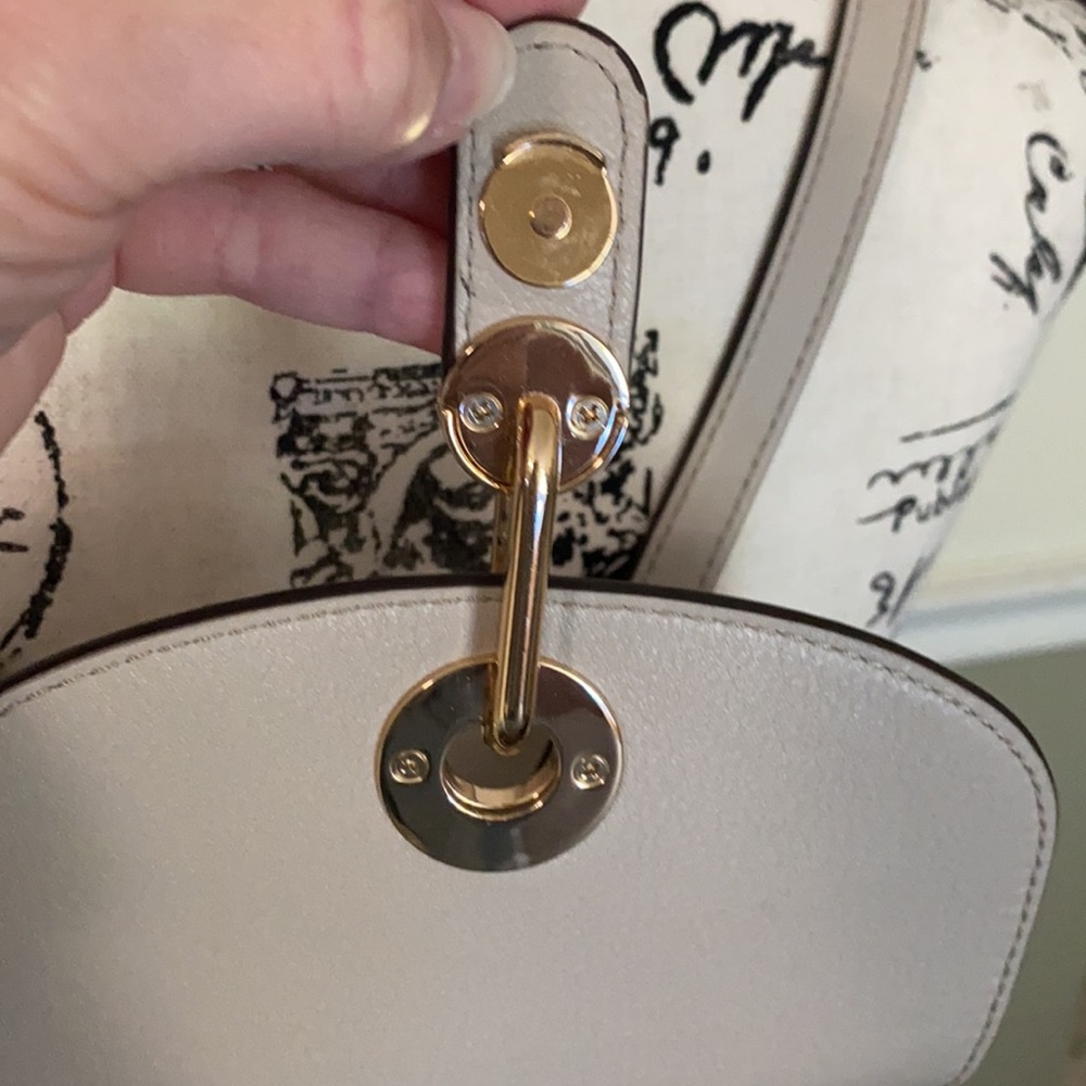 🔥VERY EUC- Authentic Michael Kors Raven Medium Backpack with dust bag🔥 - Picture 8 of 17